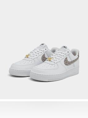 Nike Air Force 1 Low United in Victory white 
Sneaker women size 6 gently used